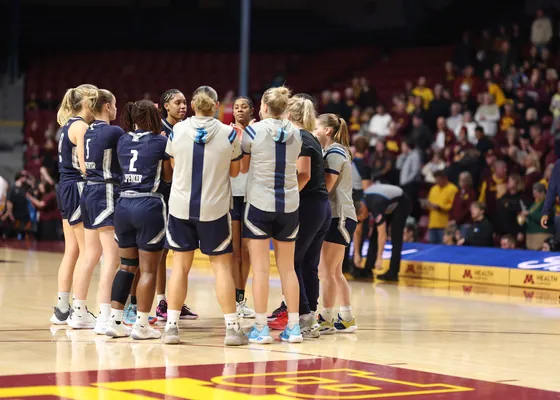 A team huddles at the break.